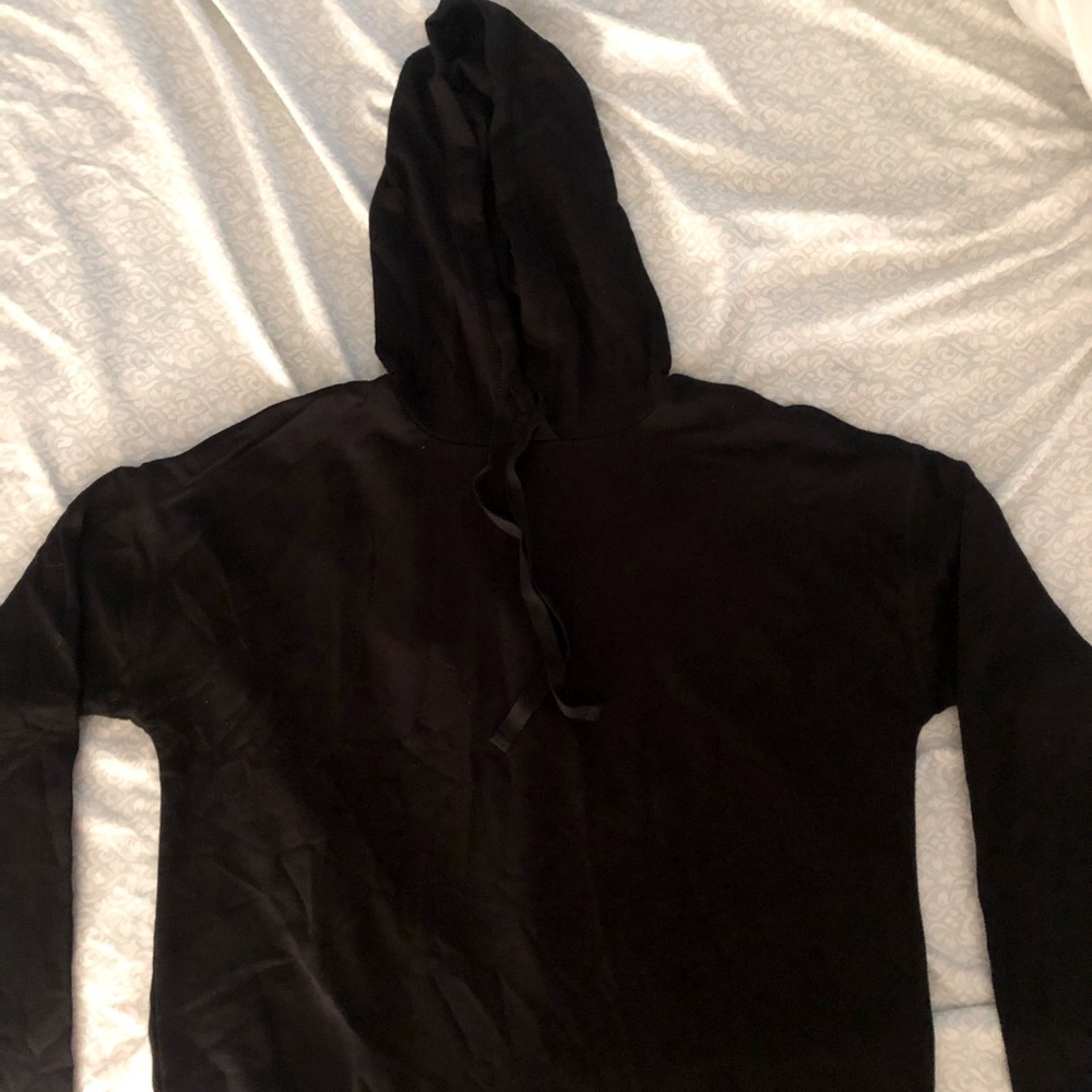 LOFT women’s hoodie. 48% Rayon, 48% Acrylic, 4% Spandex.